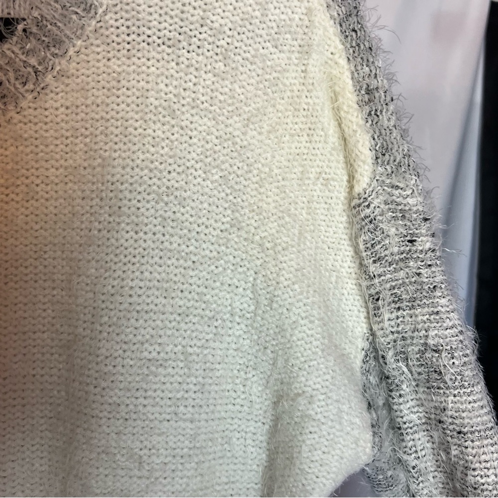 Joseph A Gray And Cream Color Block Fuzzy Sweater… - image 7